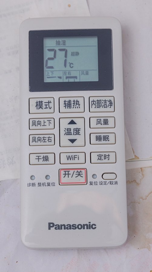 Mando infrarrojo de aire acondicionado con pantalla y botones