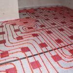 Tuberías de suelo radiante hidráulico antes de colocar el pavimento