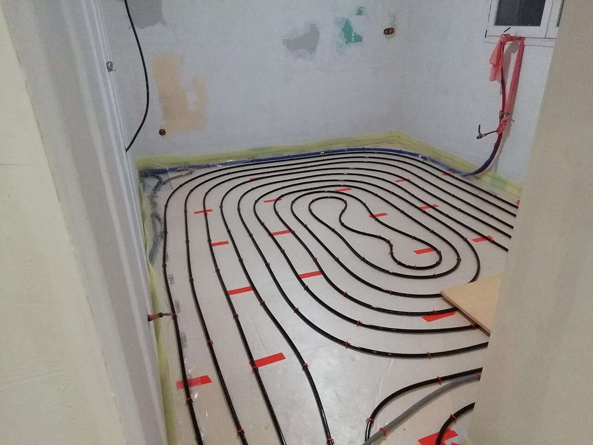 Circuitos hidráulicos de suelo radiante durante su instalación